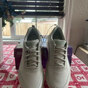 Skechers White Sneakers Low-Top Design